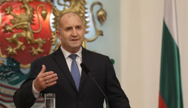 Днес 19 януари от 19 00 часа държавният глава Румен