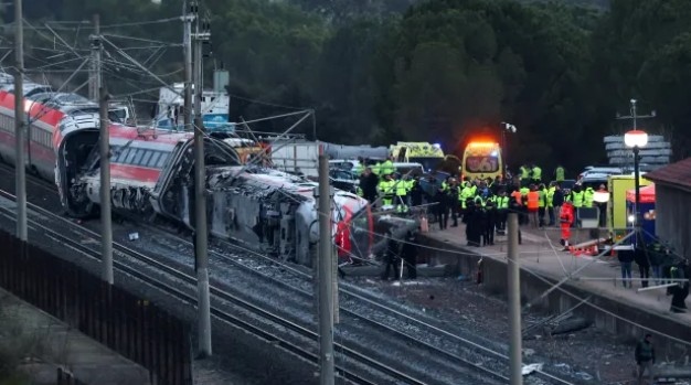 Испанският премиер Педро Санчес обеща днес пълна прозрачност и откриване