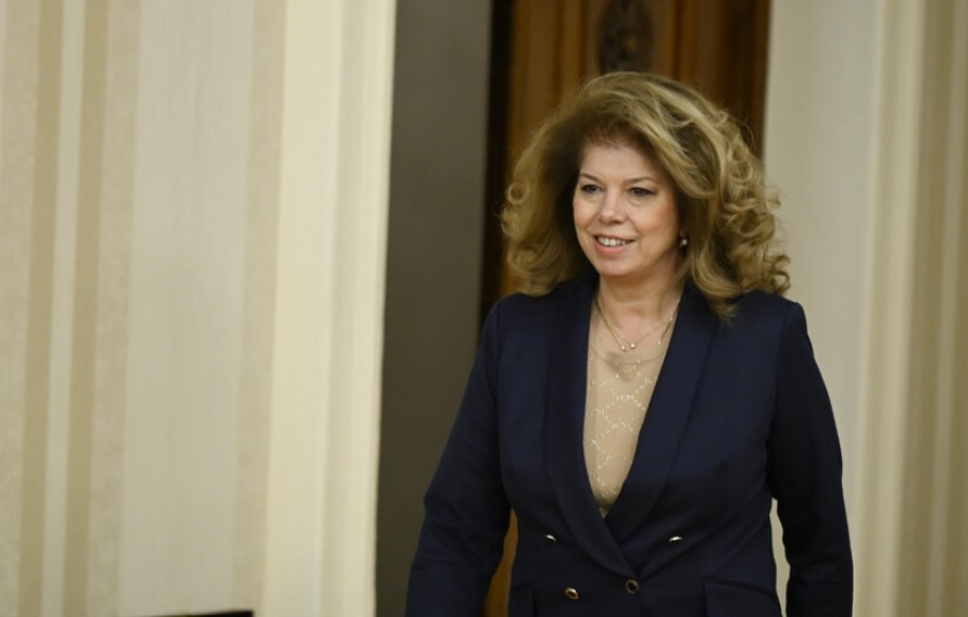 С оставката на Румен Радев политическата сцена в България навлиза