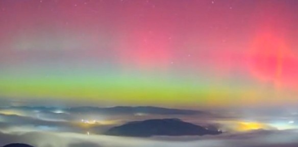 Зрелищна гледка в последните часове Полярно сияние огря в различна степен