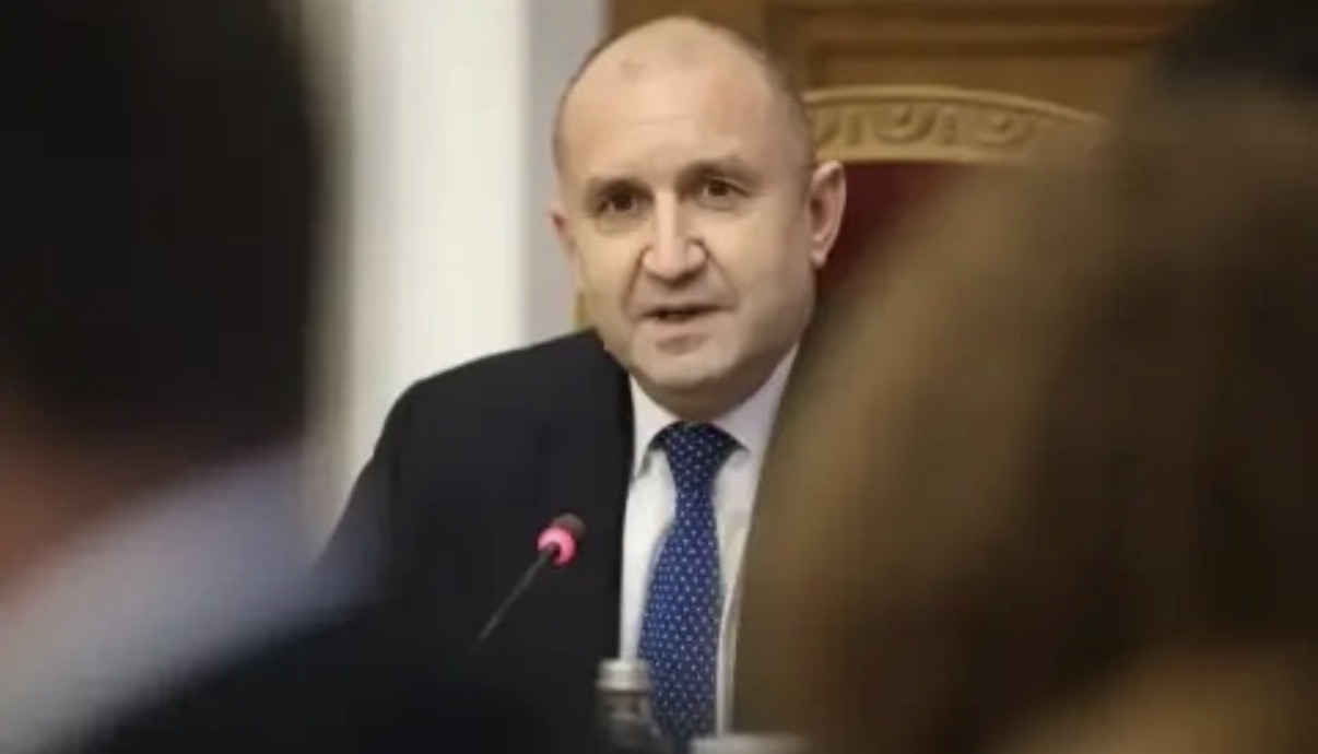 Президентът Румен Радев официално обяви че във вторник ще депозира