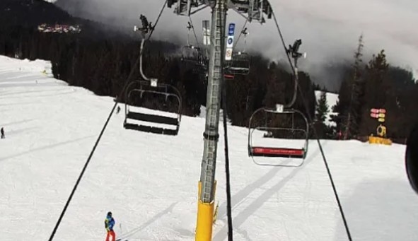 Мъж е изпочупил две от кабинките на въжения лифт в