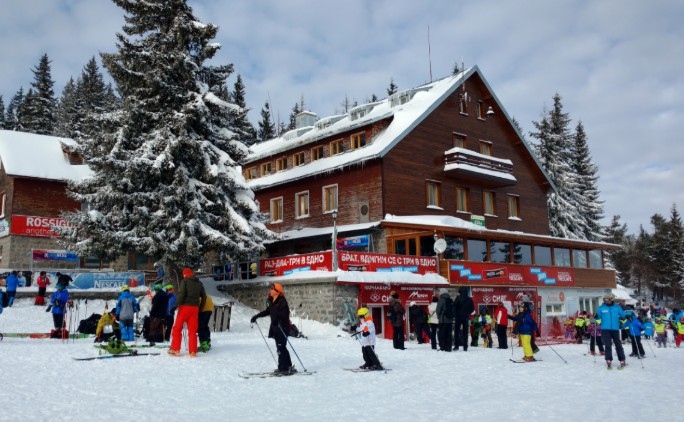 Слънчево време много сняг и празнична атмосфера ще посрещнат утре