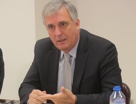 Излизането на Румен Радев от президентството е добра новина с оглед на