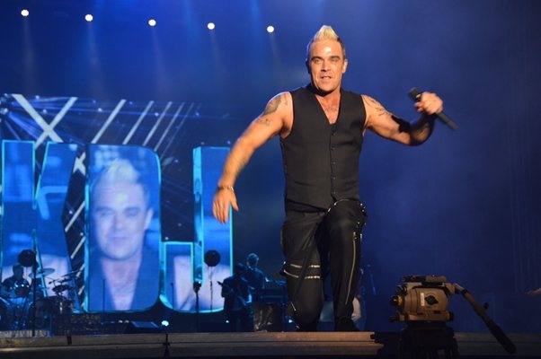 Поп певецът Роби Уилямс стана изпълнителят с най много албуми