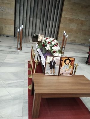 Близки и приятели се сбогуваха с писателя Калин Терзийски Поклонението