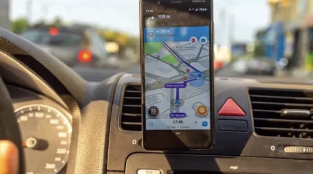 Любимото на голяма част от българските шофьори приложение Waze претърпя