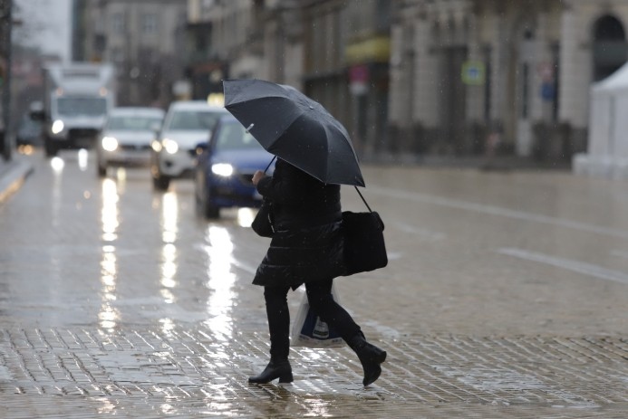 Днес преди обяд в западните а след обяд и в