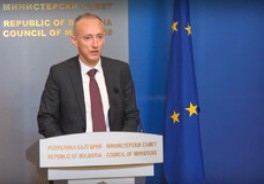 Министерството на образованието и науката и Министерският съвет провеждат последователни