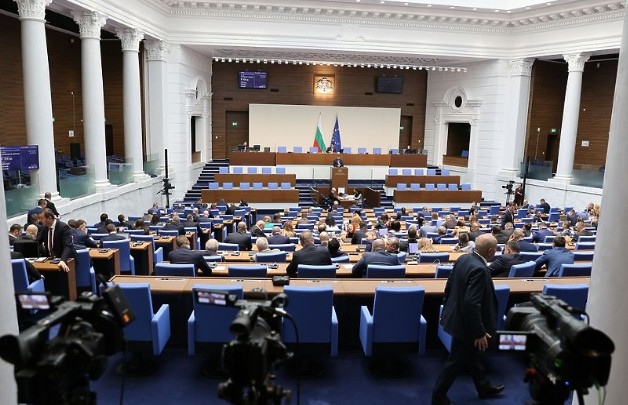Парламентът ще обсъди на първо четене два законопроекта за изменение