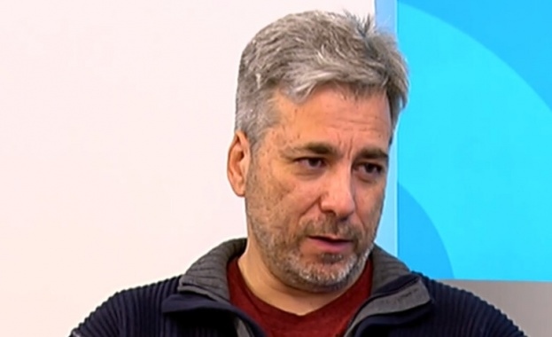  проф Христофор Караджов преподавател по журналистика в Калифорнийския университет коментира