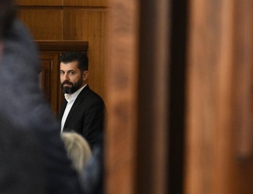 Съдът праща бившия лидер на Продължаваме Промяната  Кирил Петков на комплексна