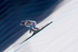 Американската ски легенда Линдзи Вон беше транспортирана с хеликоптер до