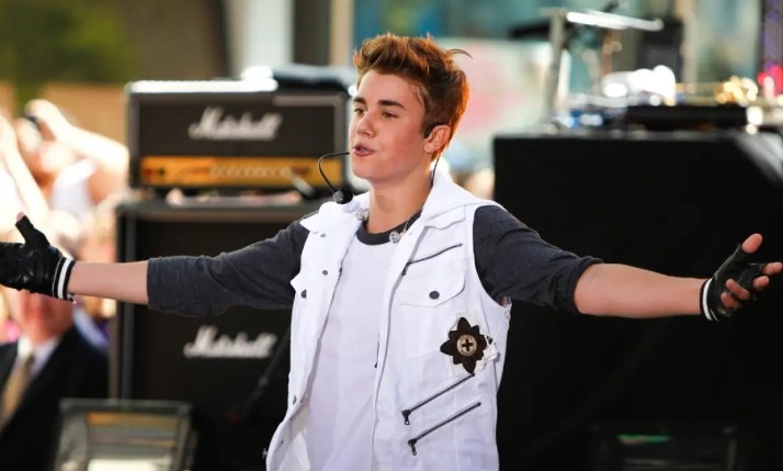 Джъстин Бийбър който има четири номинации за наградите Грами тази