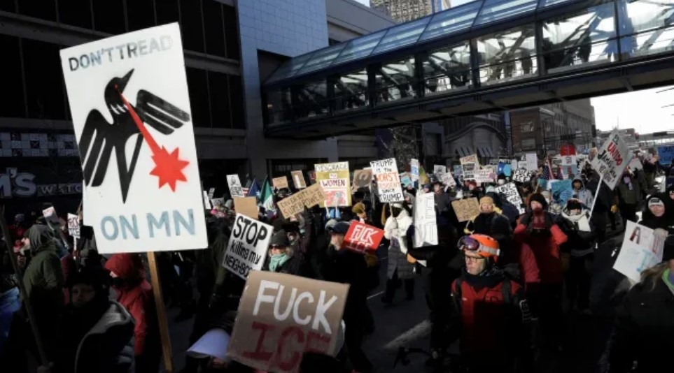 Хиляди демонстранти изпълниха днес улиците на Минеаполис а студенти от