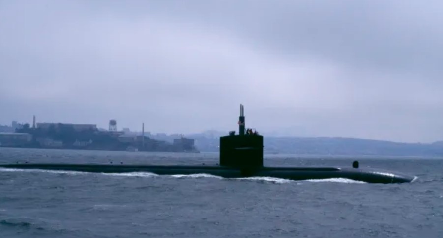 Португалските власти са прихванали подводница в Северния Атлантик превозваща 9