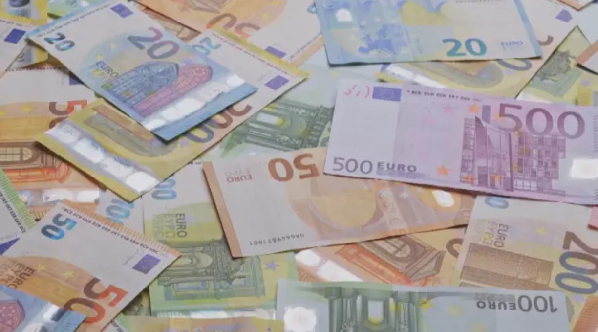 От днес се разплащаме единствено в евро В полунощ изтече