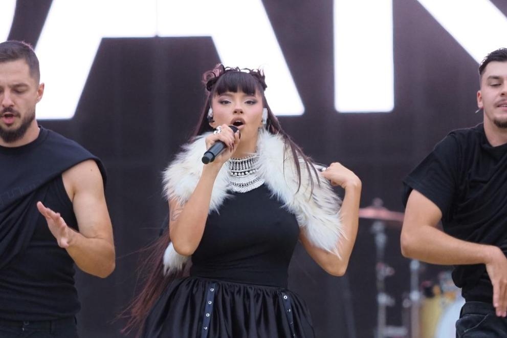 Певицата DARA обяви че ще участва в тазгодишното издание на