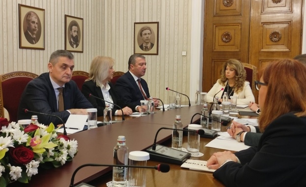 Държавният глава е ограничен и няма свободна воля при избора