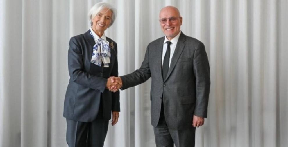 Президентът на Европейската централна банка ЕЦБ Кристин Лагард приветства управителя