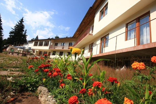 Прокуратурата е разследвала по доклада на ДАНС хижа Петрохан и сдружението