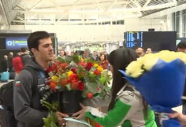 Бронзовият олимпийски медалист в сноуборда Тервел Замфиров се завърна на българска