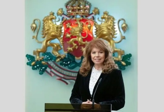 Президентът Илияна Йотова ще проведе финалните консултации с най малките