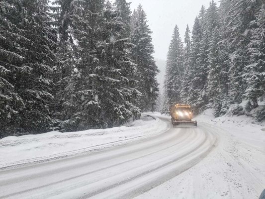 Спряха движението за камиони с ремаркета и полуремаркета през прохода