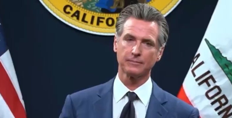 Губернаторът на Калифорния Гавин Нюсъм яростен критик на президента Доналд Тръмп