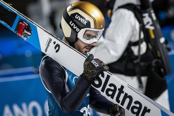 Владимир Зографски написа история за български ски скок като зае