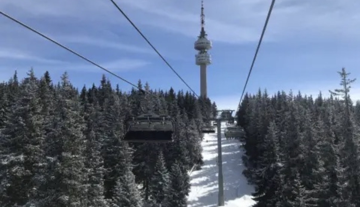 Затвориха ски зоната в Пампорово заради силния дъжд съобщиха за