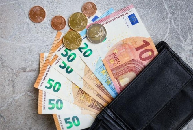 Средната работна заплата през четвъртото тримесечие на 2025 г е