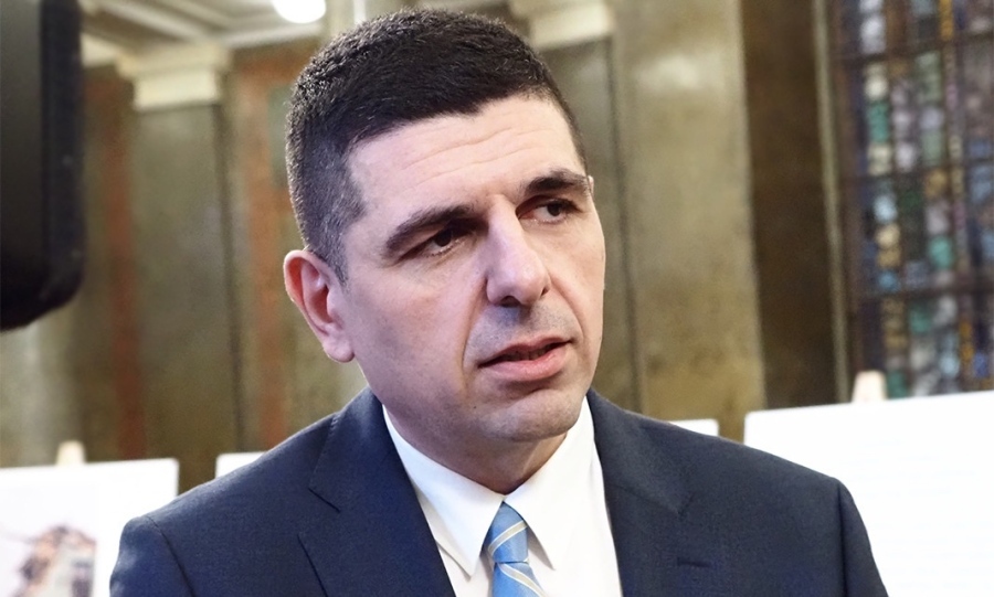 Интересен екип от професионалисти всеки със собствена биография не може