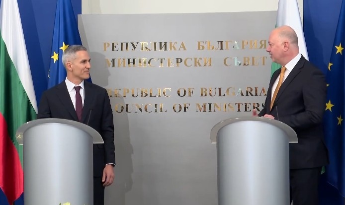 Започна официалното предаване на щафетата в министерствата на България от