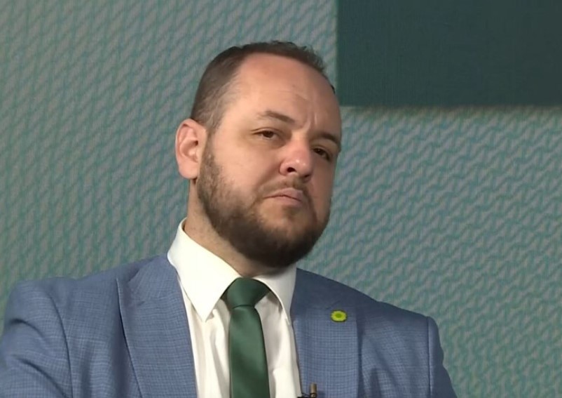 Някак много удобно се спуска към медиите частична информация за