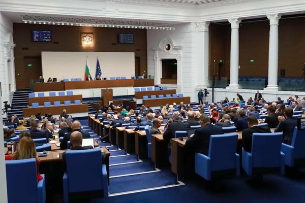 Народните представители удължиха работния си ден днес като ИТН ГЕРБ