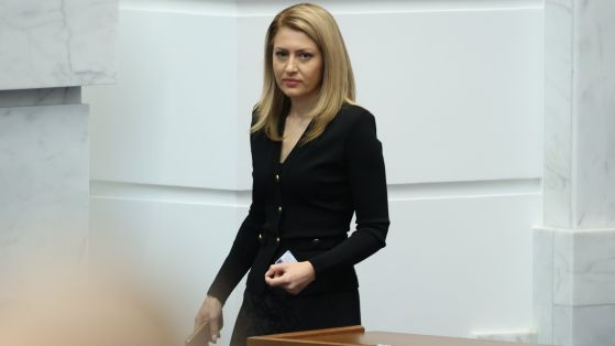 Нецензурна обида към народни представители вплетена в звучна псувня Това
