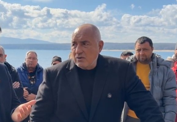 Асен Василев иска 121 депутати да не му пречи никой И