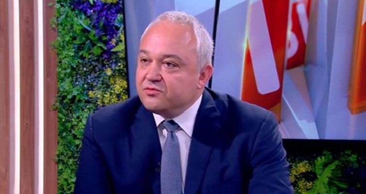 Именно Радев е моторът и ракетата носител на проекта и