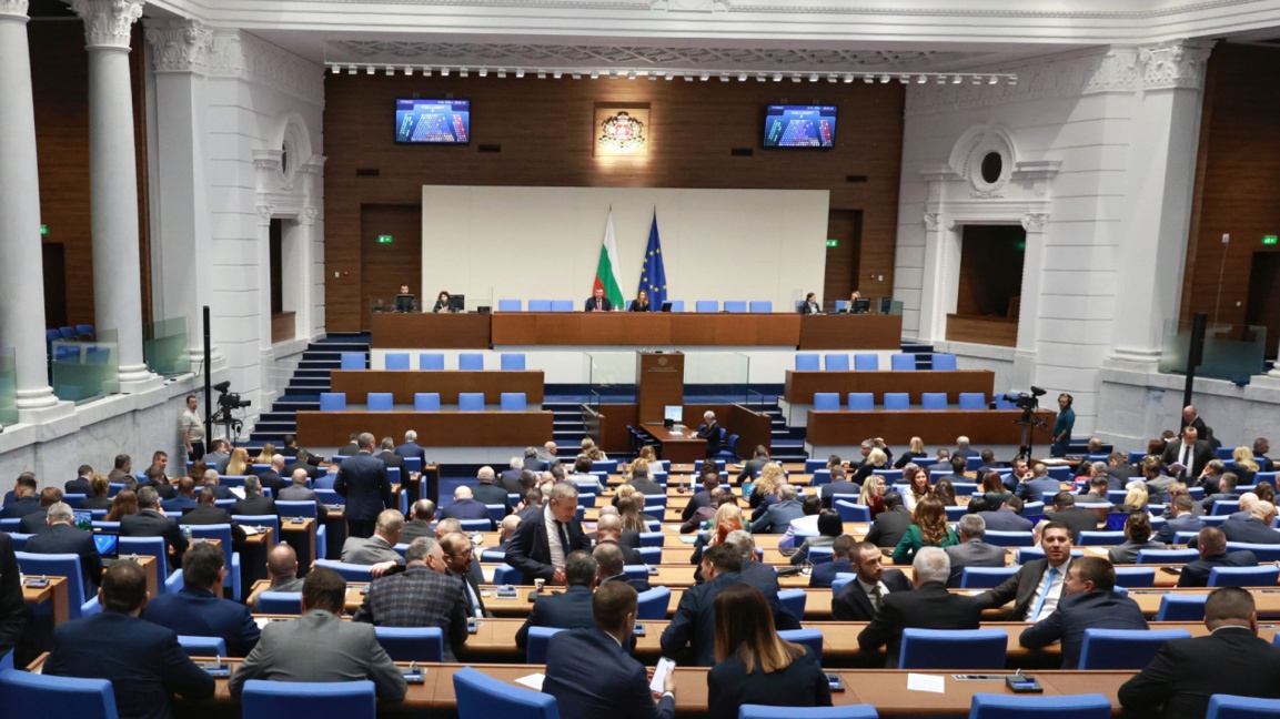 Парламентът ще изслуша на извънредно заседание във вторник 10 март