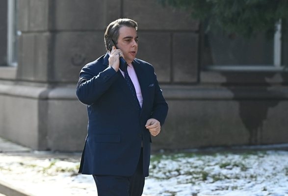 Председателят на Продължаваме промяната  Асен Василев заяви в предаването Неделя 150 по