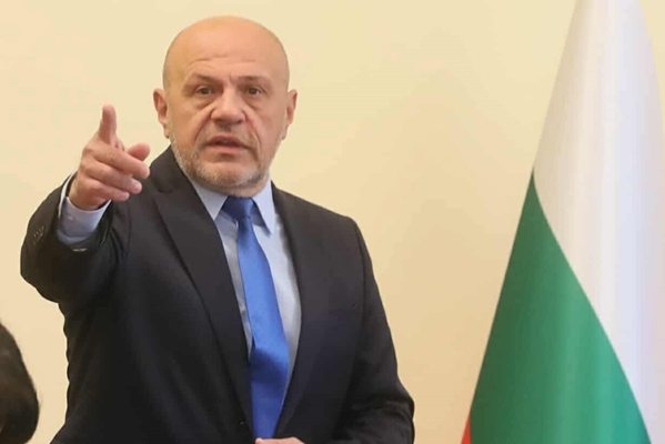 Освен овладяването на всички държавни служби друго не съм видял
