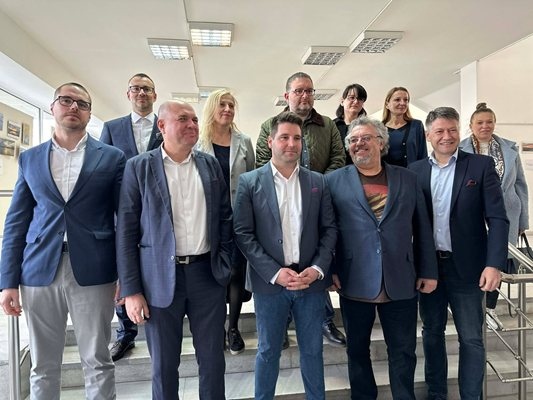 В повече от два мандата които спечели на миналите избори