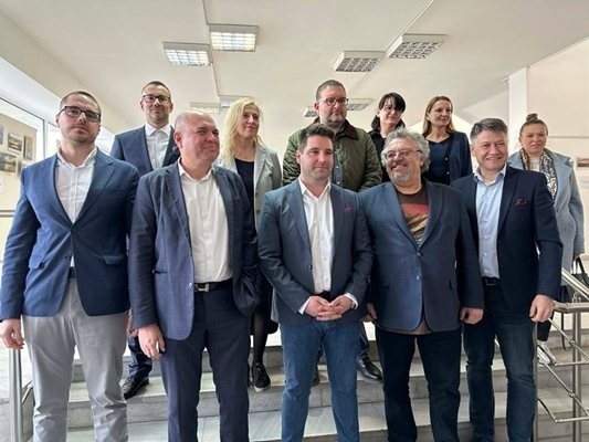 Драматични преговори часове преди крайния срок срок за подаване на