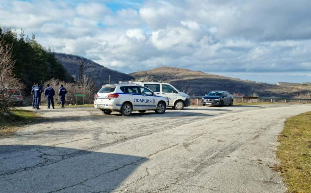 Семейството на 15 годишното момче което намери смъртта си под