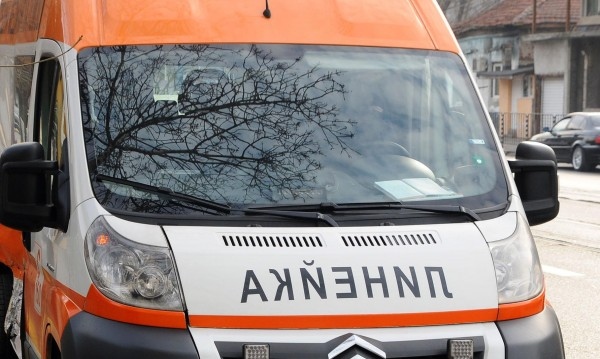 Шофьор на линейка загина снощи при катастрофа на разклона за