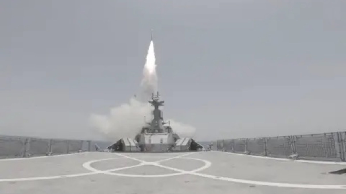 Външният министър на Иран Абас Арагчи заяви че морският трафик
