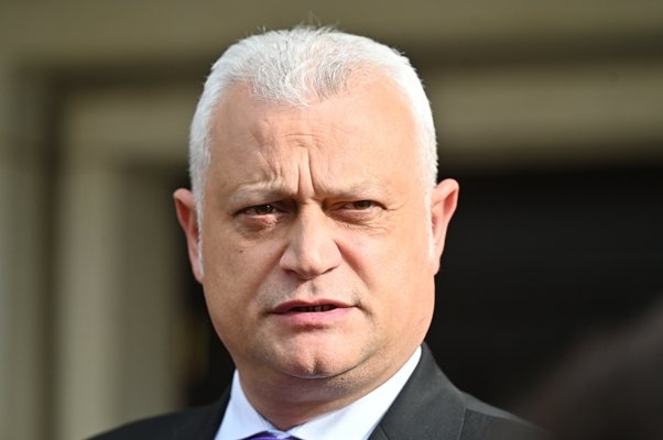 Големият проблем е защо Петьо Петров Еврото избяга и как той разбра