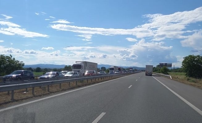 От 12 00 часа днес се възстановява движението в платното за