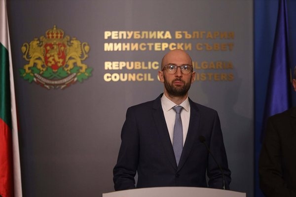 Министерство на финансите ще публикува пълна база данни с всички
